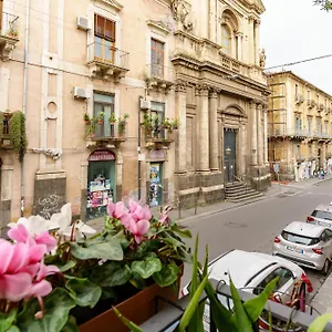 https://cocciu-damuri-home.taorminaitalyhotels.com